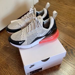Woman’s air max 270
